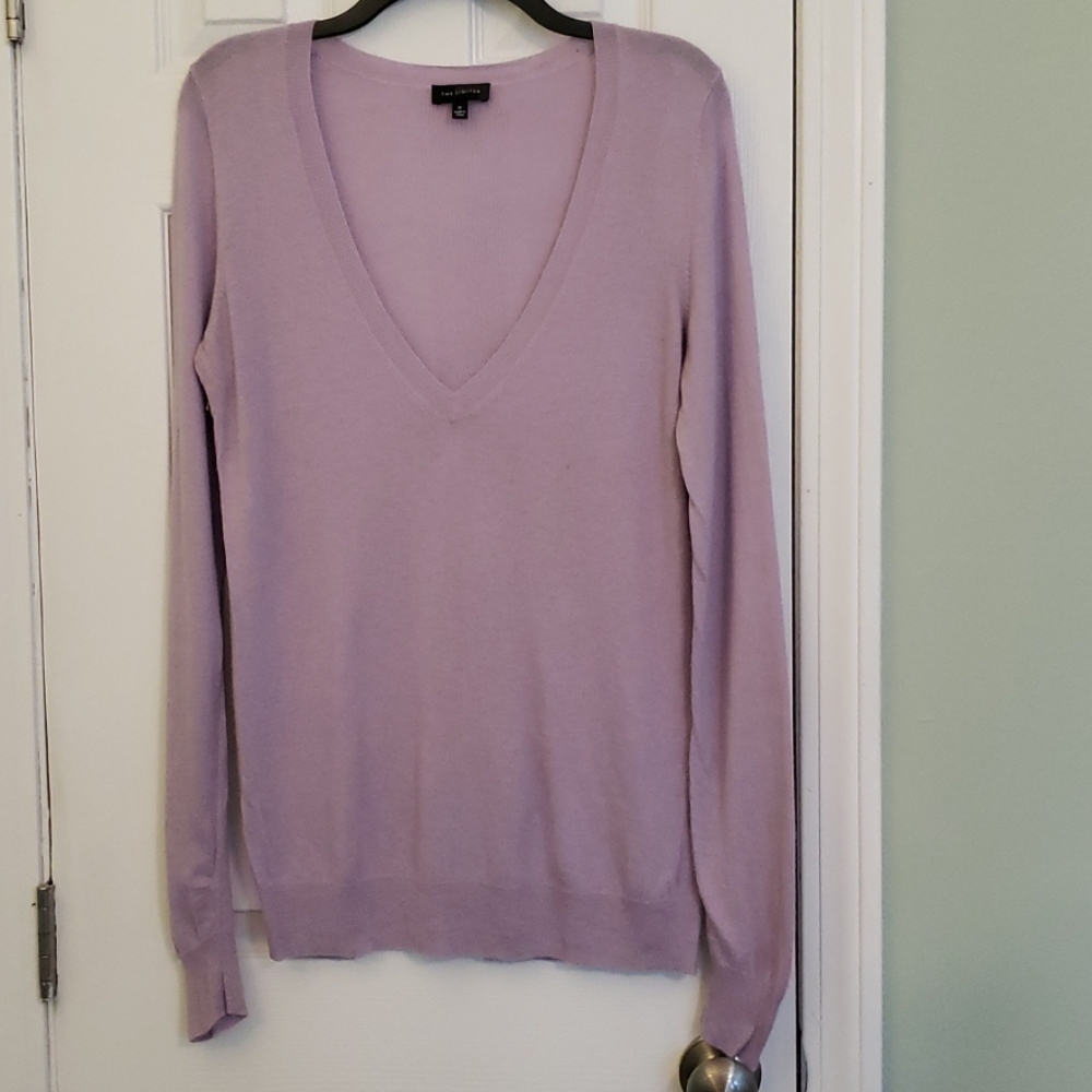 Top V neck sweater. Lilac
